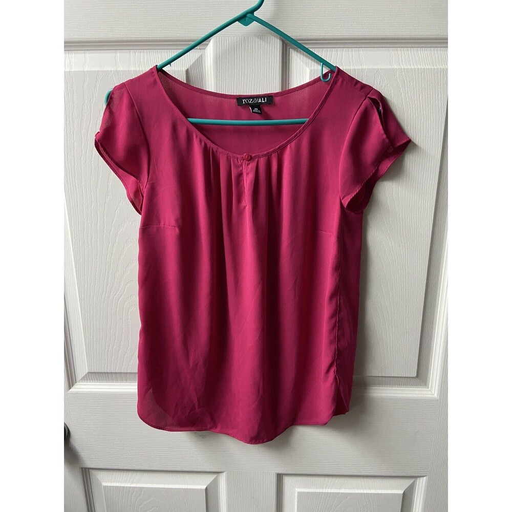 Roz & Ali Top Womens XS Hot Pink Blouse Round Neck Pleats Cap Sleeve